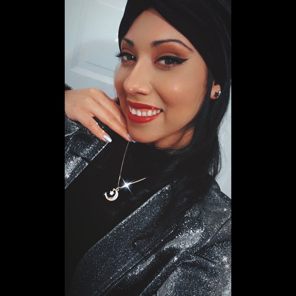 Meet your Posher, Elizabeth